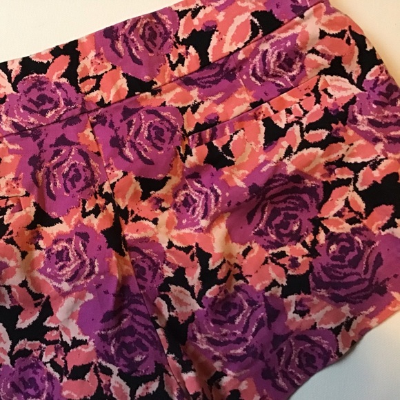 NWOT Flower Pattern Shorts - Picture 3 of 8